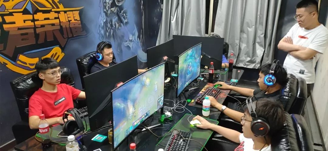 充满活力的 充满活力的