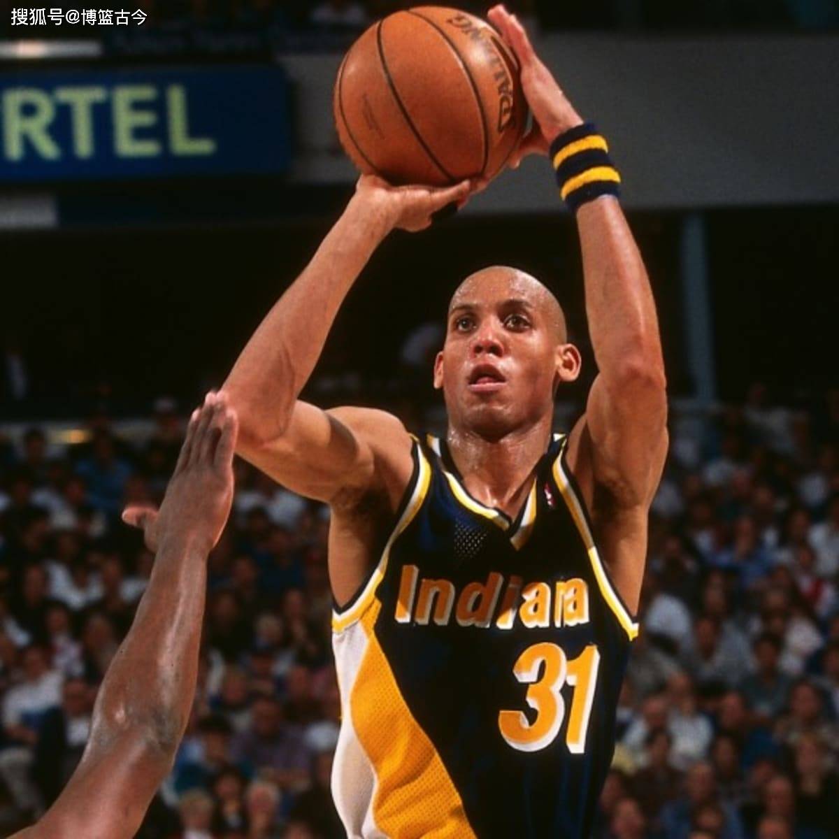 赛中做出更 赛中做出更